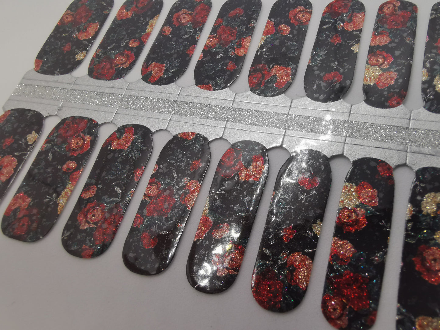 Dark Slate Gray Glitter Black Background and Red and Beige Roses Flowers