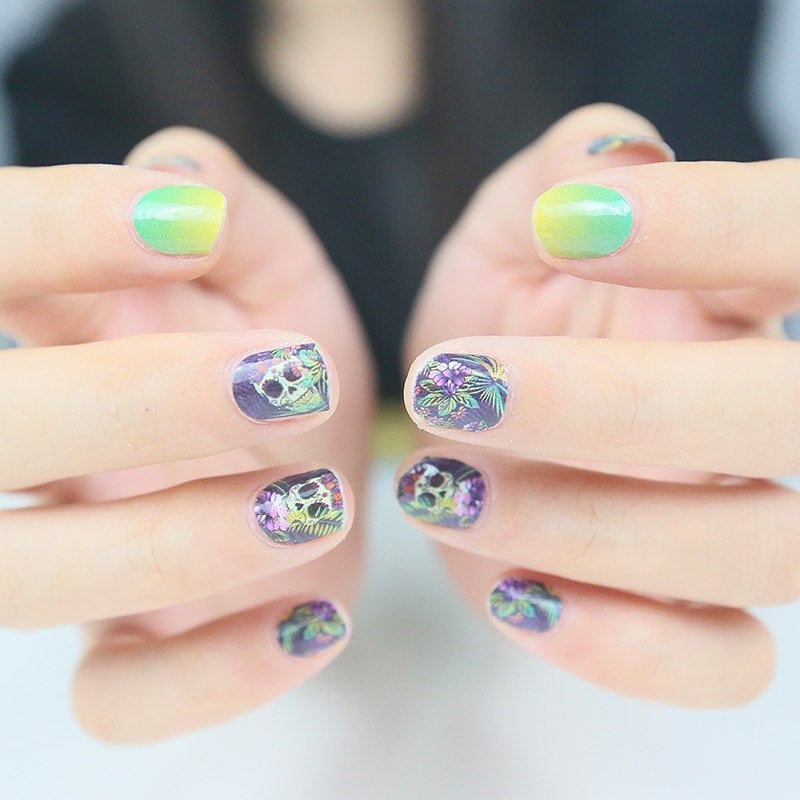 Light Gray Skulls in Luau Hibiscus Leaves Ombre, Dia de Muerte, Day of the Dead, Halloween